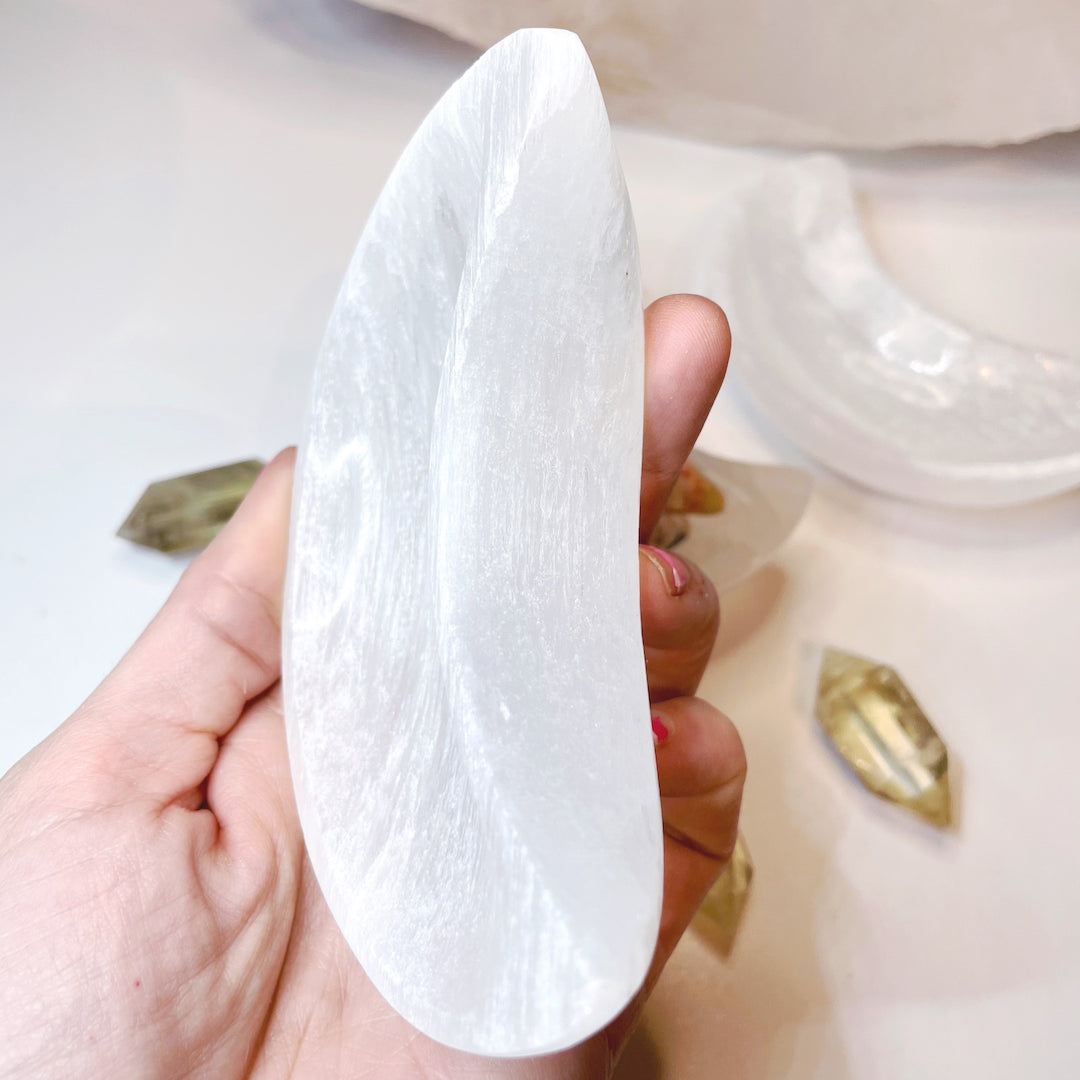 Selenite Crescent Moon Dish - Small - Baltic Mermaid