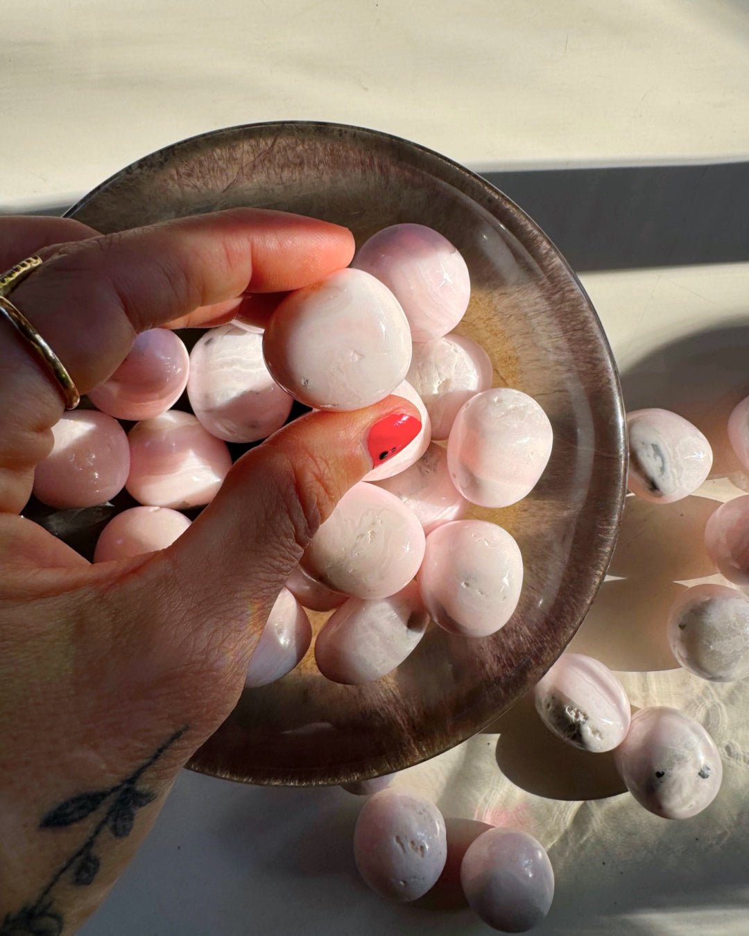 Mangano Calcite AAA - Tumbled Stones - Baltic Mermaid